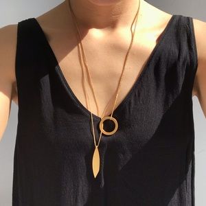 Madewell circle and leaf minimal gold necklace